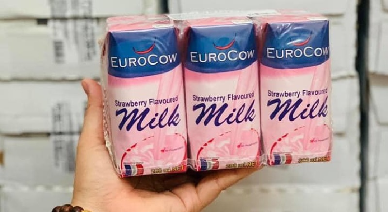 Sữa Eurocow Strawberry hương dâu hộp 200ml